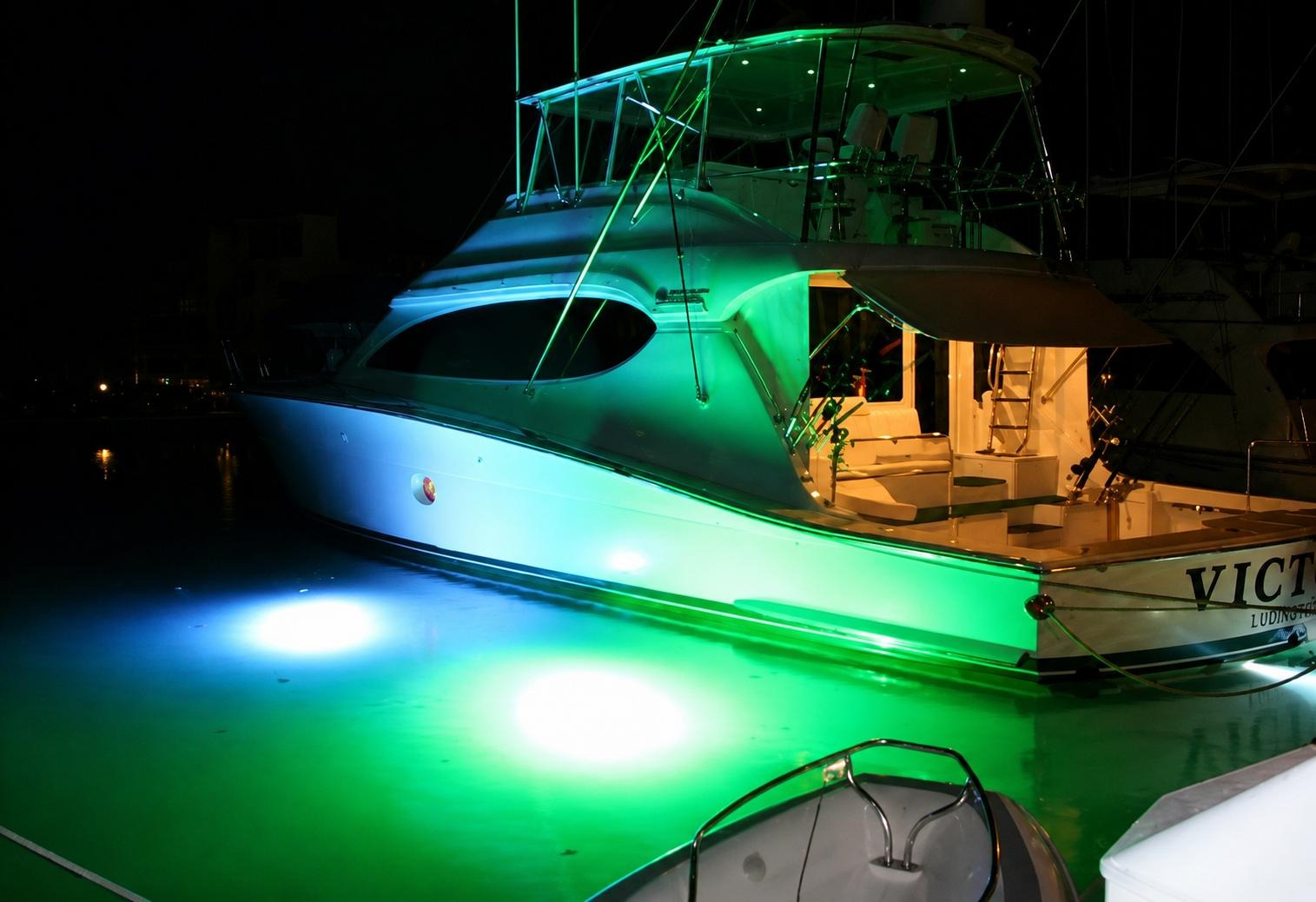 Underwater Battery Clamp Drop Light  300 LED Marine Light 15000 Lumen Dock
